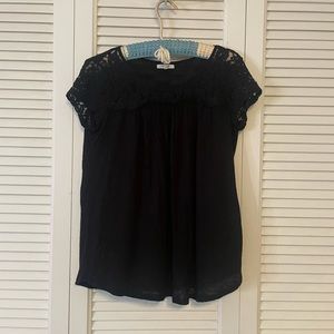 581. Maurices Woman’s Short Sleeve Top